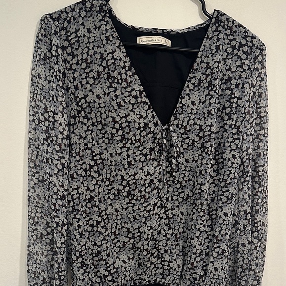 Abercrombie & Fitch Black and White Floral Bodysuit - Picture 3 of 4